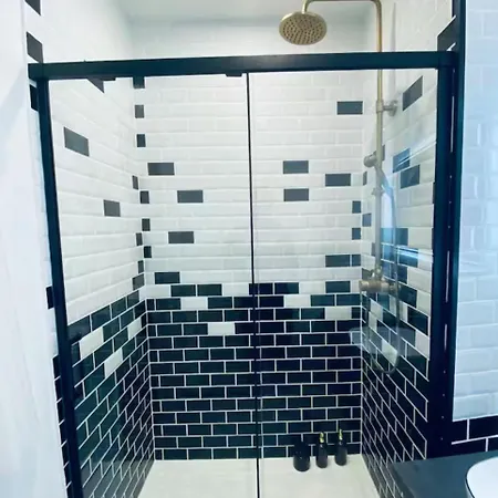 L'oasis Angevine - Balneo, Sauna, Cinema & Parking 公寓 昂热